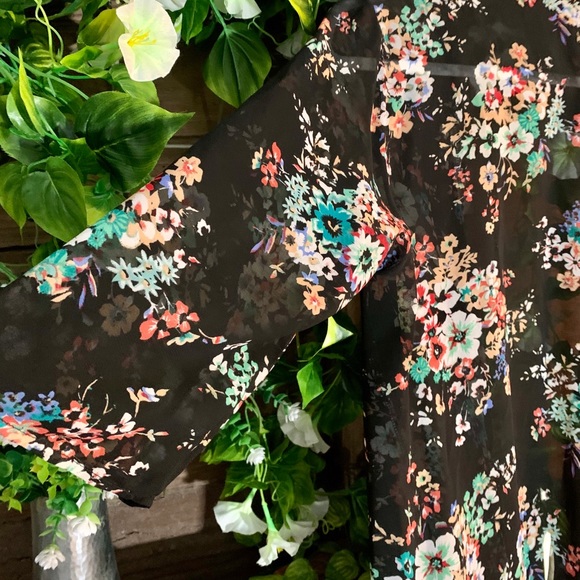 “2B BeBe” Black Floral Sheer Kimono - Picture 7 of 10